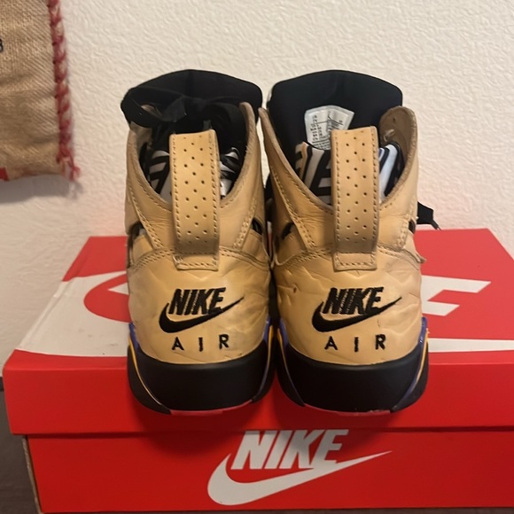 Nike’s - Picture 4 of 4